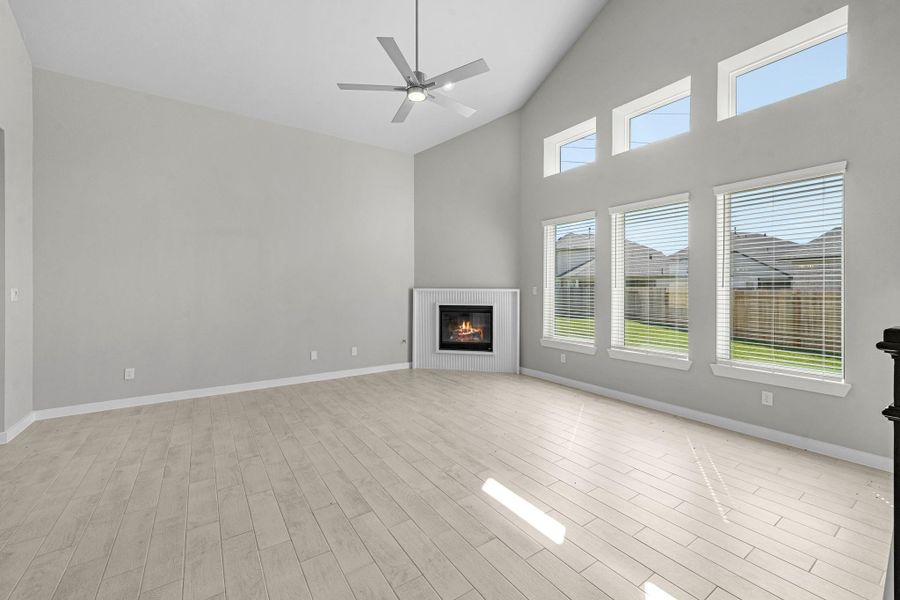 Spacious, unfurnished interior of a new home in Briarwood Crossing, Rosenberg (Image 26).