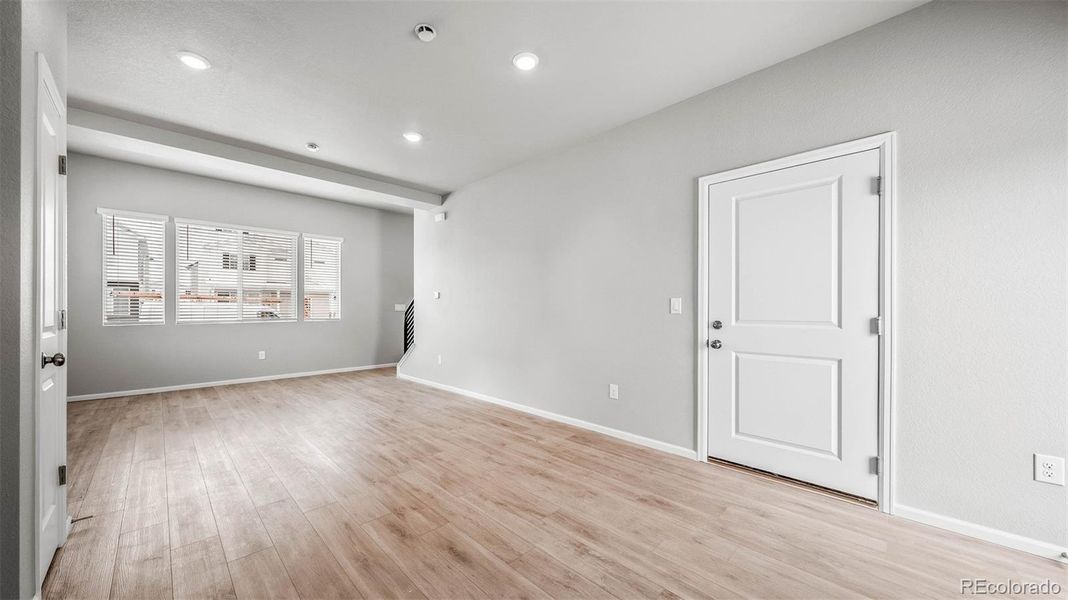 Spacious, unfurnished interior of a new home in Thompson River Ranch, Johnstown (Image 18).