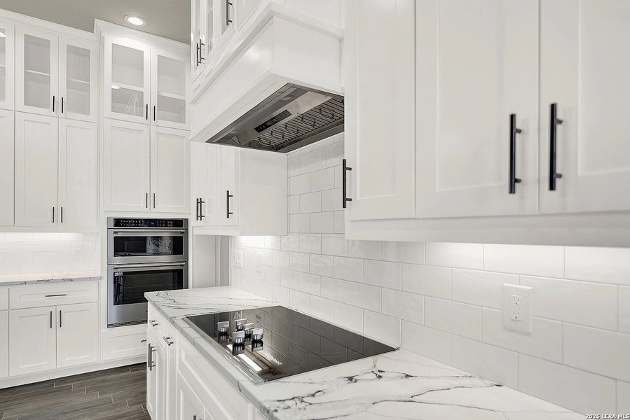 Furnished interior view inside a new home in , La Vernia (Image 14).