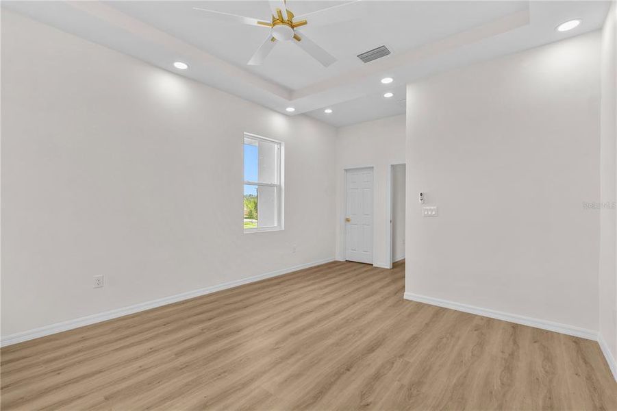 Spacious, unfurnished interior of a new home in , St. Petersburg (Image 40).