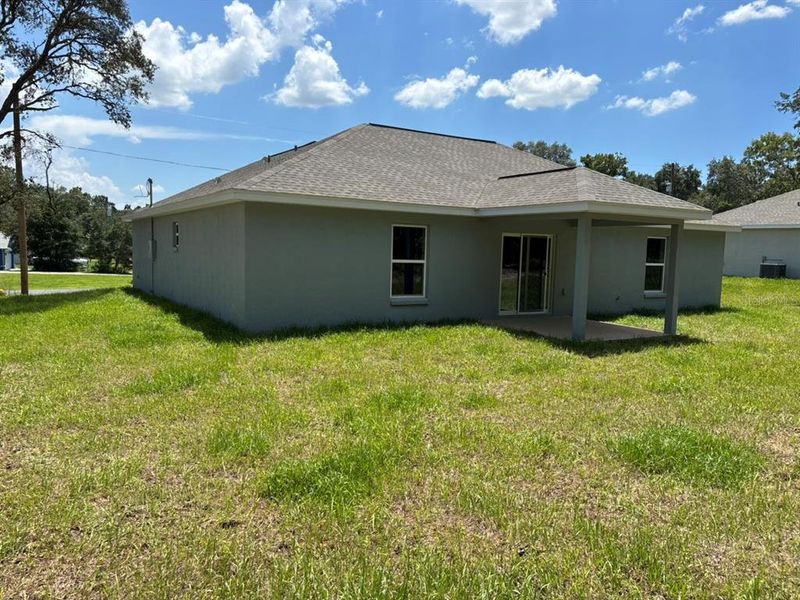 Exterior details and patio area of a home in , Dunnellon (Image 18).