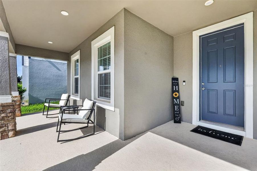 Exterior details and patio area of a home in , Apopka (Image 4).