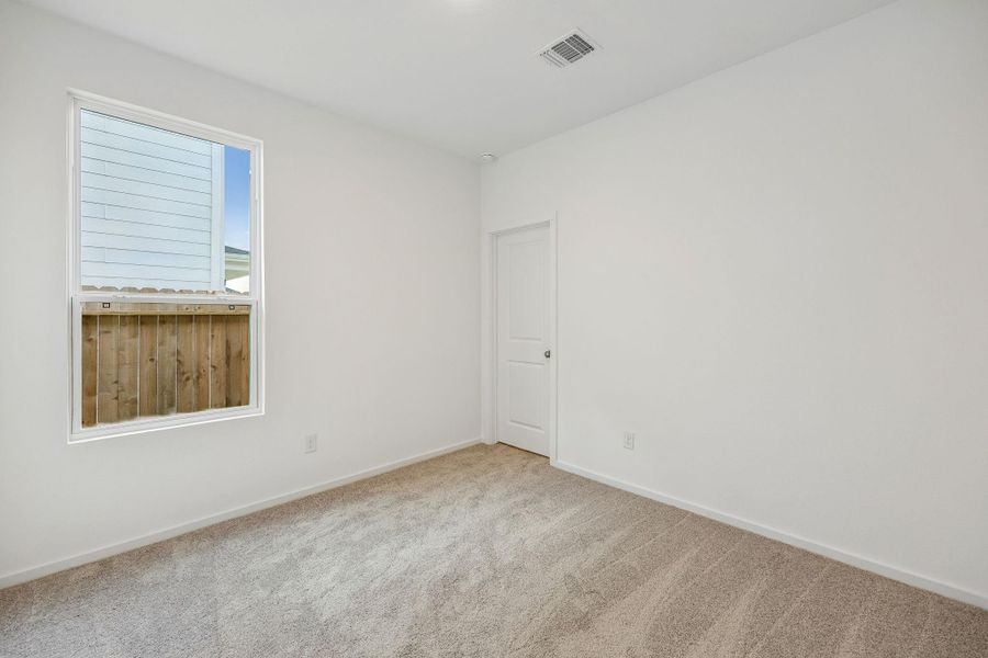 Spacious, unfurnished interior of a new home in Stokesbury, Waller (Image 17).