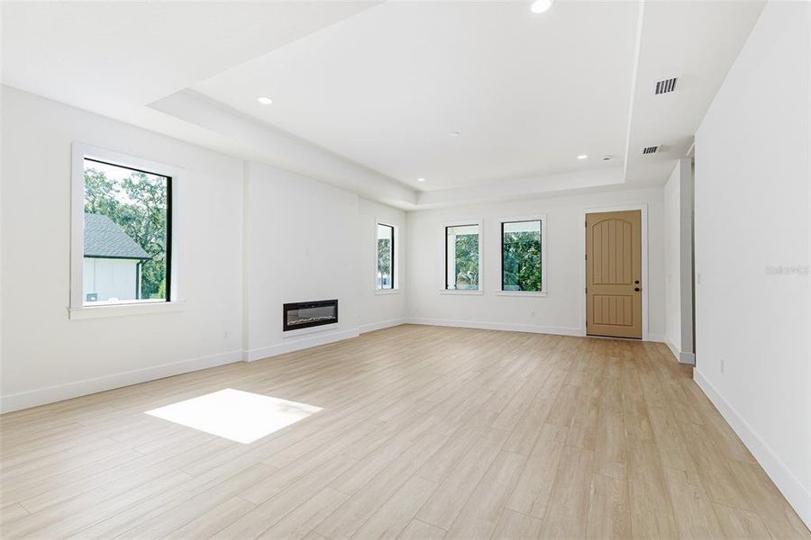 Spacious, unfurnished interior of a new home in , Tampa (Image 20).