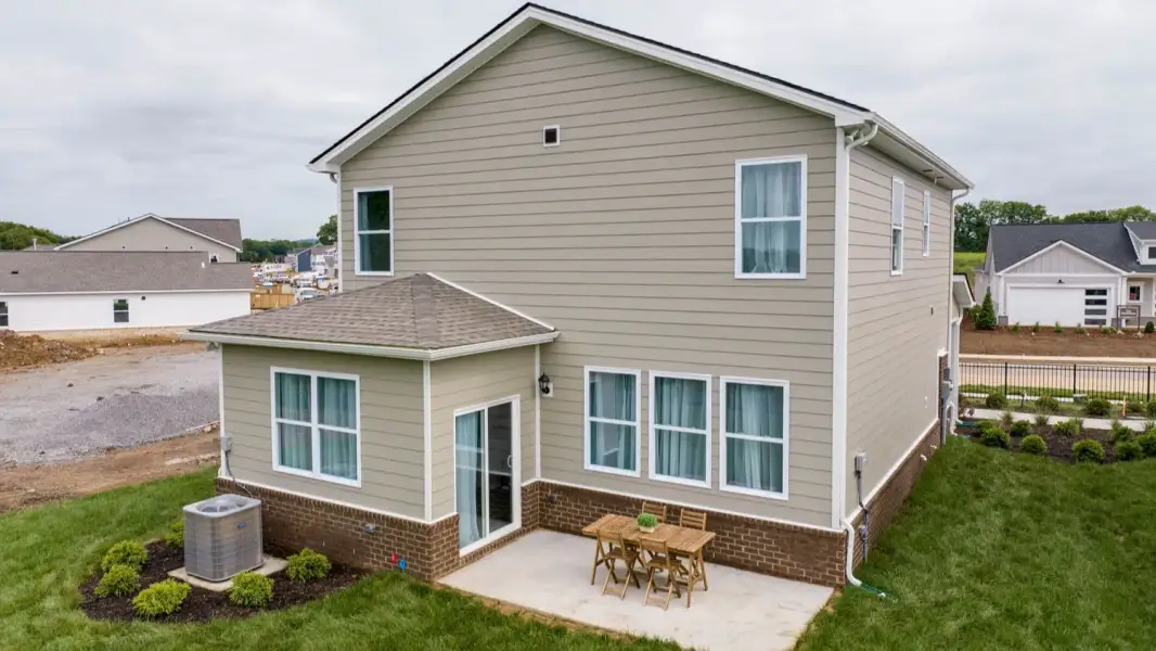 Exterior details and patio area of a home in Walnut Ridge, Lebanon (Image 3).