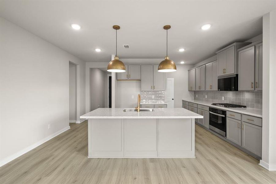 6913 Freight Train- Kitchen-2