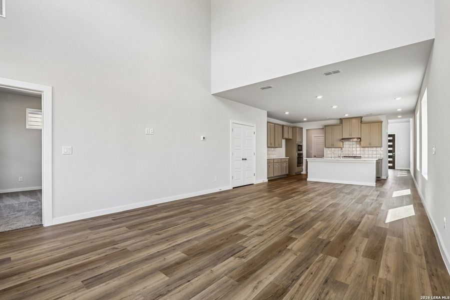 Spacious, unfurnished interior of a new home in Weston Oaks, San Antonio (Image 21).