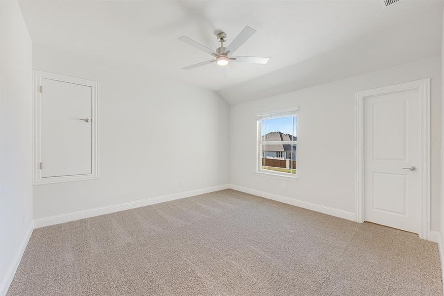 Spacious, unfurnished interior of a new home in Terracina, Rockwall (Image 31). Spacious, unfurnished interior of a new home in Terracina, Rockwall (Image 31).
