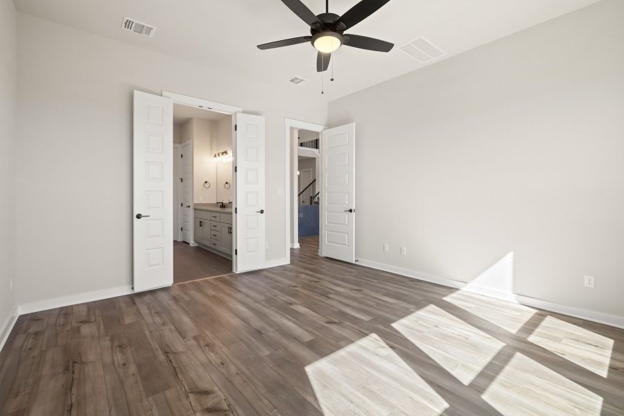 Spacious, unfurnished interior of a new home in Lariat, Liberty Hill (Image 36).