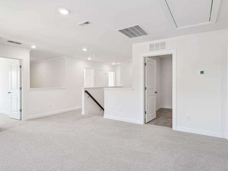 Spacious, unfurnished interior of a new home in Nelson's Creek, Mocksville (Image 12).