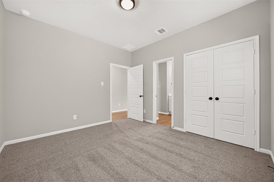 Spacious, unfurnished interior of a new home in La Segarra, Brookshire (Image 38).