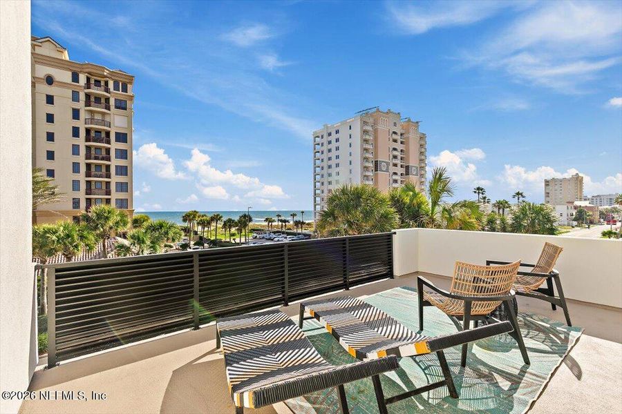 Condo located in Jacksonville Beach, FL showcasing its design and architecture (Image 27).