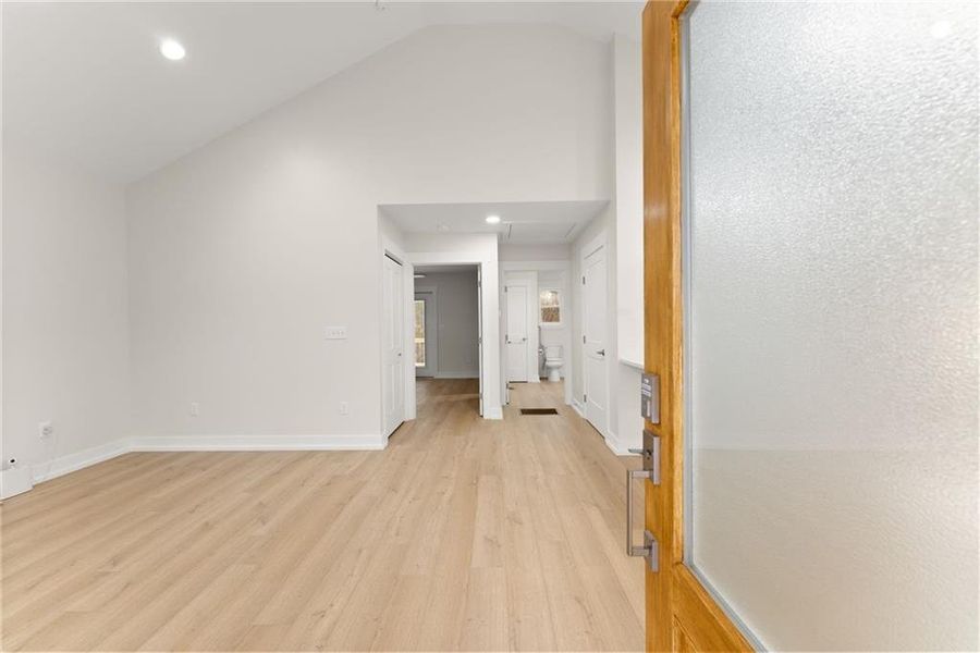 Spacious, unfurnished interior of a new home in , Gainesville (Image 26).