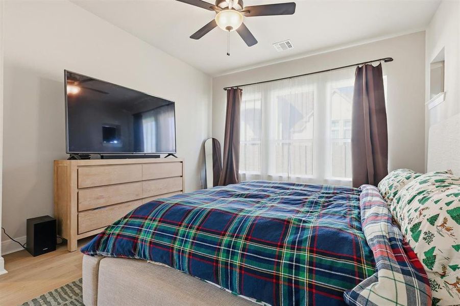 Furnished interior view inside a new home in , Northlake (Image 11).