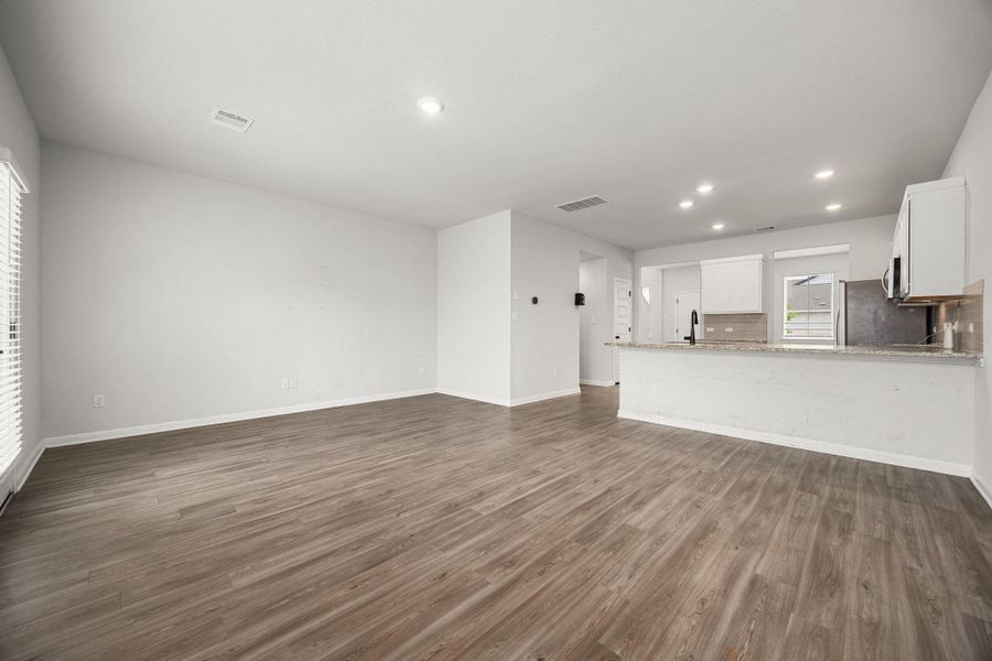 Spacious, unfurnished interior of a new home in , Round Rock (Image 22). Spacious, unfurnished interior of a new home in , Round Rock (Image 22).