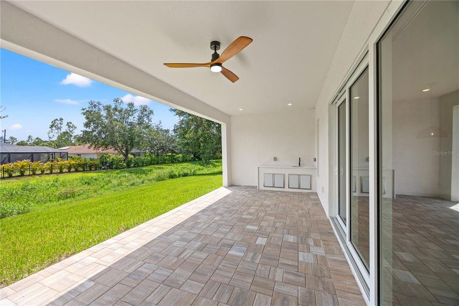 300 sqft Covered patio with outdoor Kitchen 300 sqft Covered patio with outdoor Kitchen