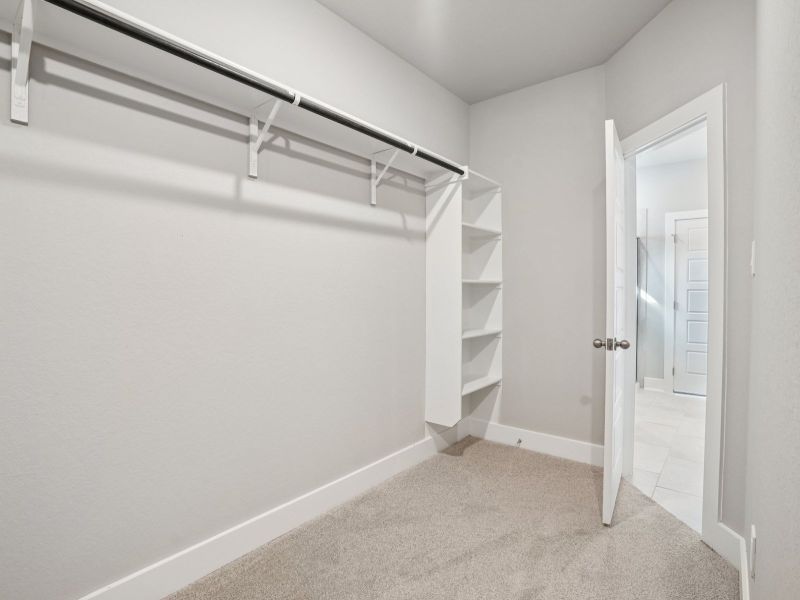 Spacious, unfurnished interior of a new home in Lark Canyon, New Braunfels (Image 22).