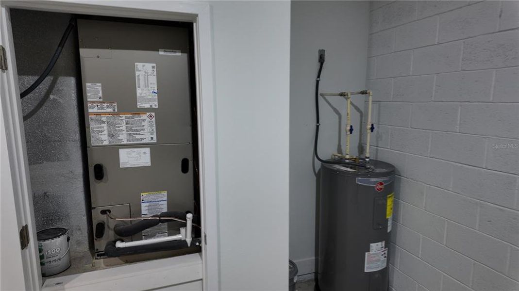 Close-up of interior finishes inside a home in , Dunnellon (Image 10).