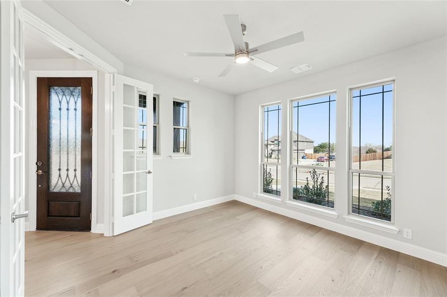Spacious, unfurnished interior of a new home in Crystal Lake Estates, Red Oak (Image 16).