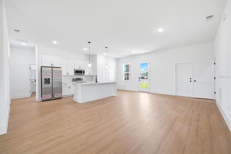 Spacious, unfurnished interior of a new home in , Ocala (Image 29).