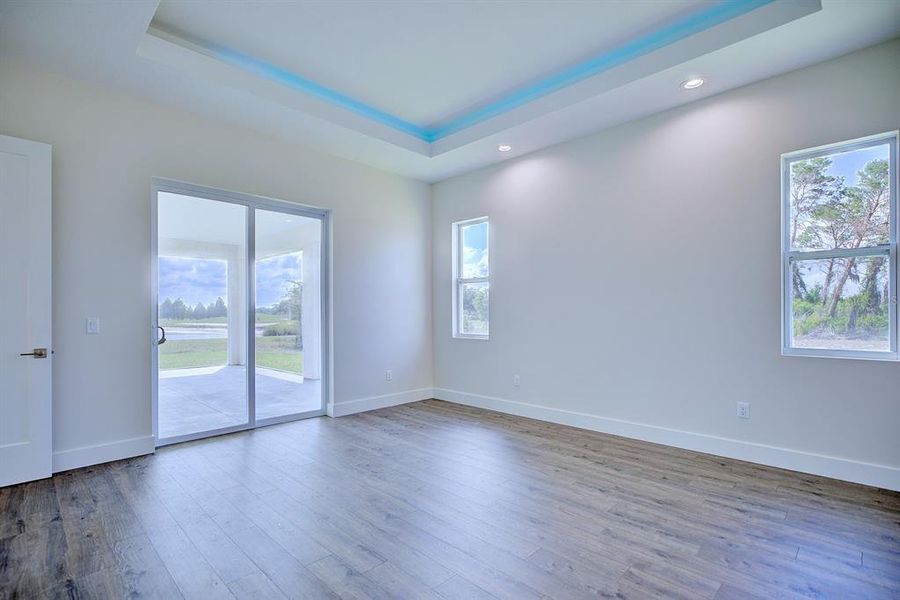 Spacious, unfurnished interior of a new home in , Sebring (Image 24).