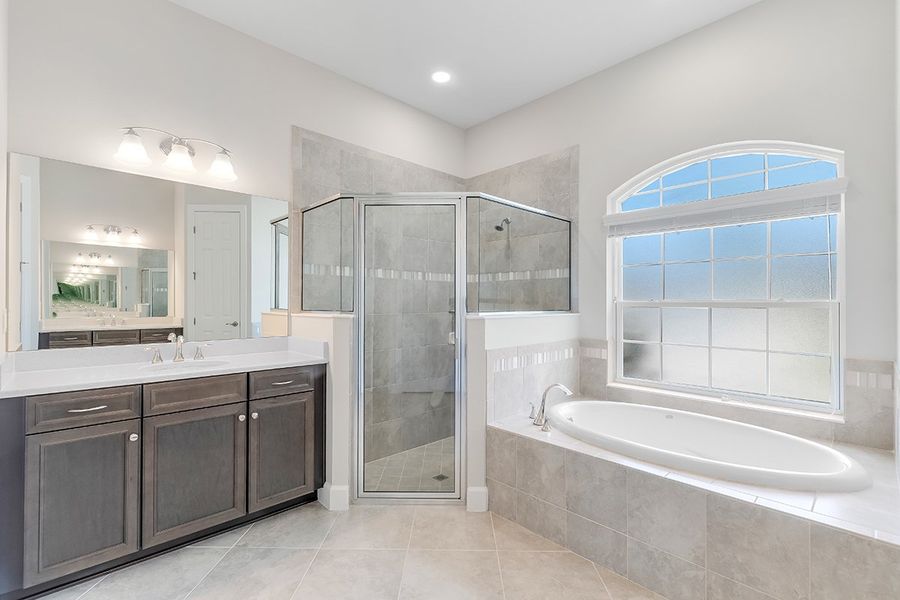 Oakmont Owner's Bath