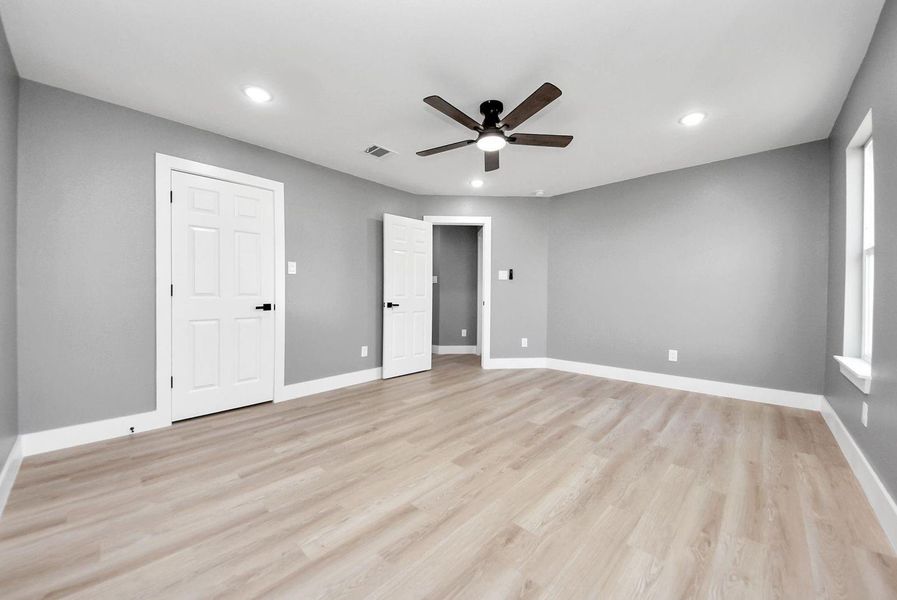 Spacious, unfurnished interior of a new home in , Conroe (Image 18). Spacious, unfurnished interior of a new home in , Conroe (Image 18).