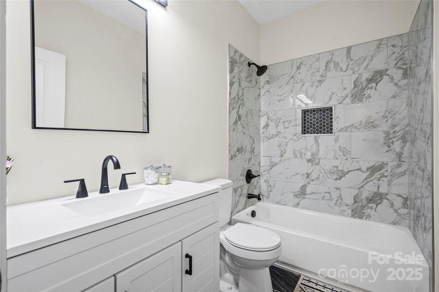 Full Bathroom Full Bathroom