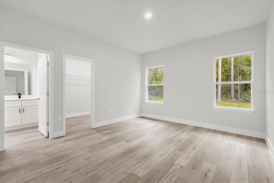 Spacious, unfurnished interior of a new home in , Citrus Springs (Image 12).