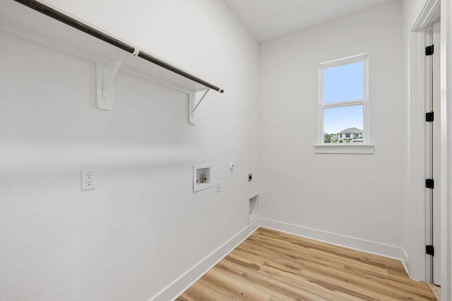 Spacious, unfurnished interior of a new home in Lariat, Liberty Hill (Image 49).