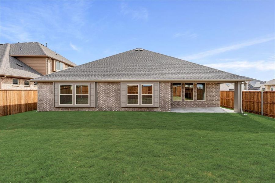 Exterior details and patio area of a home in Stone River Glen 60s, Royse City (Image 4).