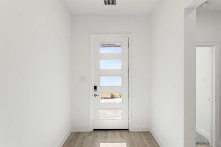 03. 3112 Goldfinch - Entry