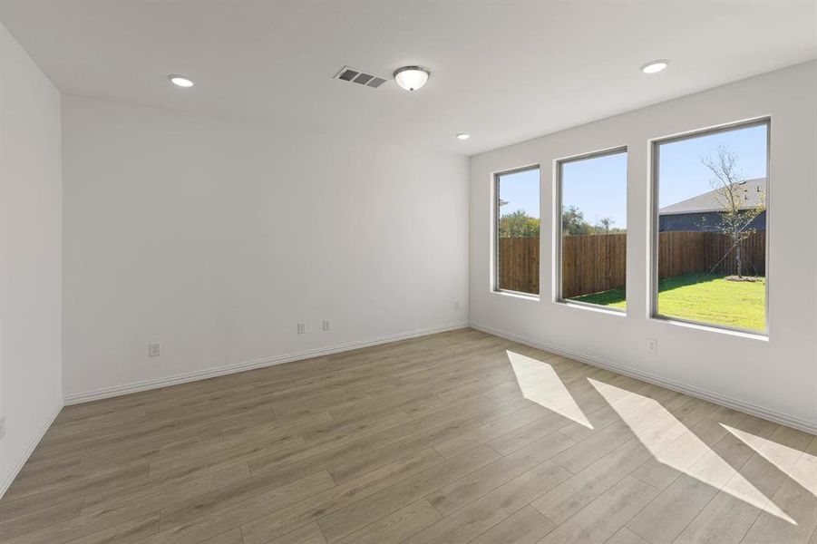Spacious, unfurnished interior of a new home in Meadow Park, Melissa (Image 14).