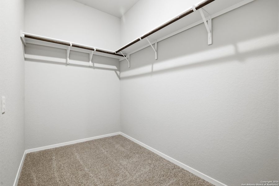 Spacious, unfurnished interior of a new home in Hunters Ranch, San Antonio (Image 22).