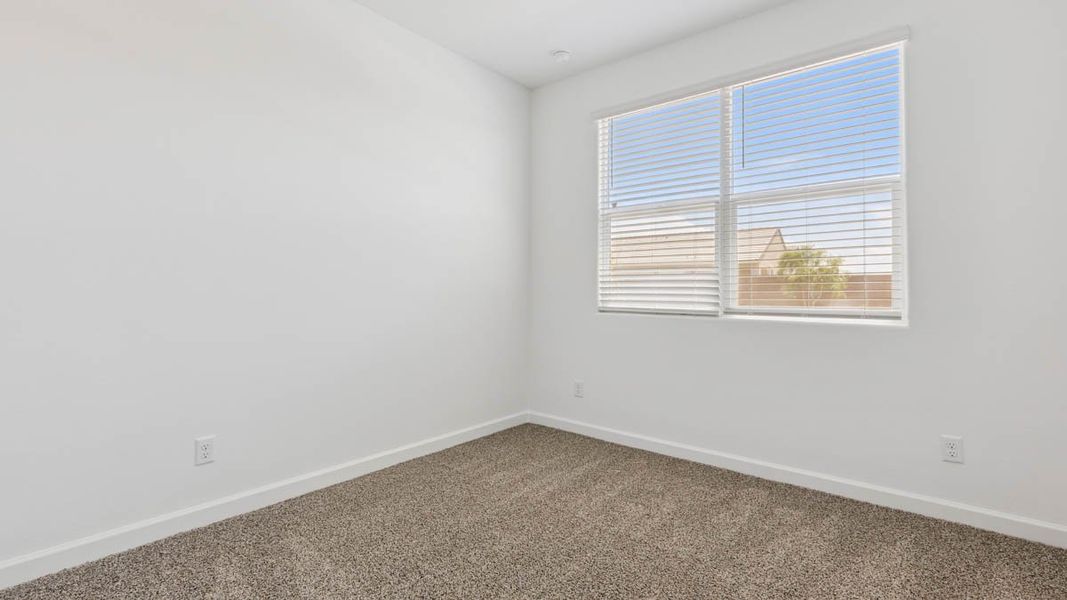 Spacious, unfurnished interior of a new home in Sorrento, Maricopa (Image 14).