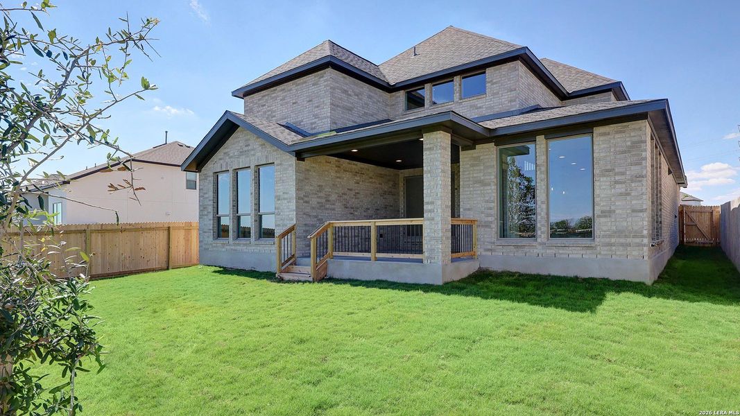 Exterior details and patio area of a home in Haby Hill, San Antonio (Image 21).