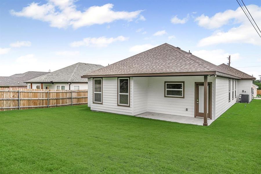 Front exterior of a new home in , Granbury, TX, highlighting curb appeal (Image 1). Front exterior of a new home in , Granbury, TX, highlighting curb appeal (Image 1).