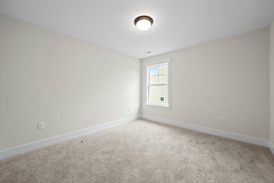 Spacious, unfurnished interior of a new home in Harbor Crossing, Greensboro (Image 22).