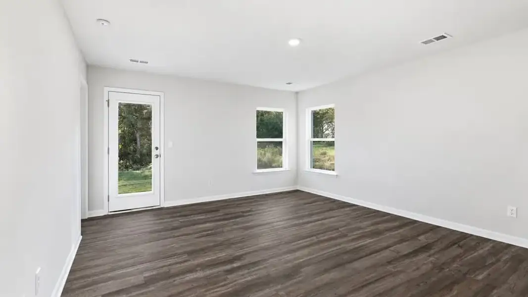 Spacious, unfurnished interior of a new home in Cedar Gap, Fountain Inn (Image 25).