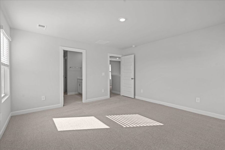 Spacious, unfurnished interior of a new home in Creek Ridge - Heritage Collection, Spartanburg (Image 13).