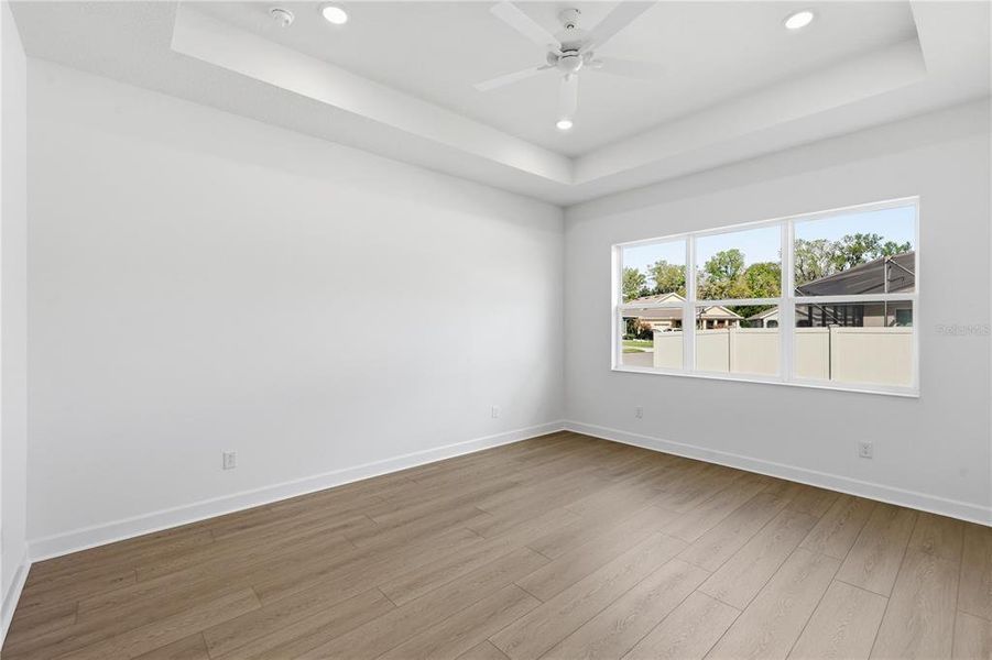 Spacious, unfurnished interior of a new home in Parkdale Place, Oviedo (Image 13).