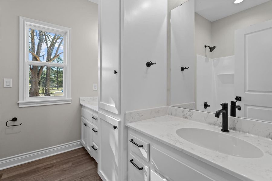 Furnished interior view inside a new home in , Grapeland (Image 6).