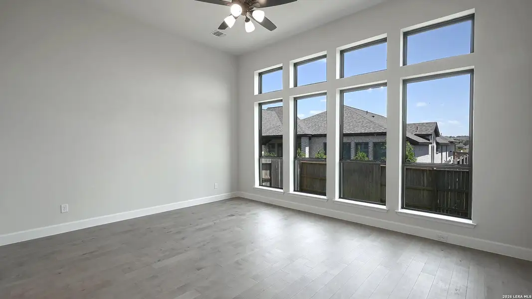 Spacious, unfurnished interior of a new home in Veramendi, New Braunfels (Image 16).