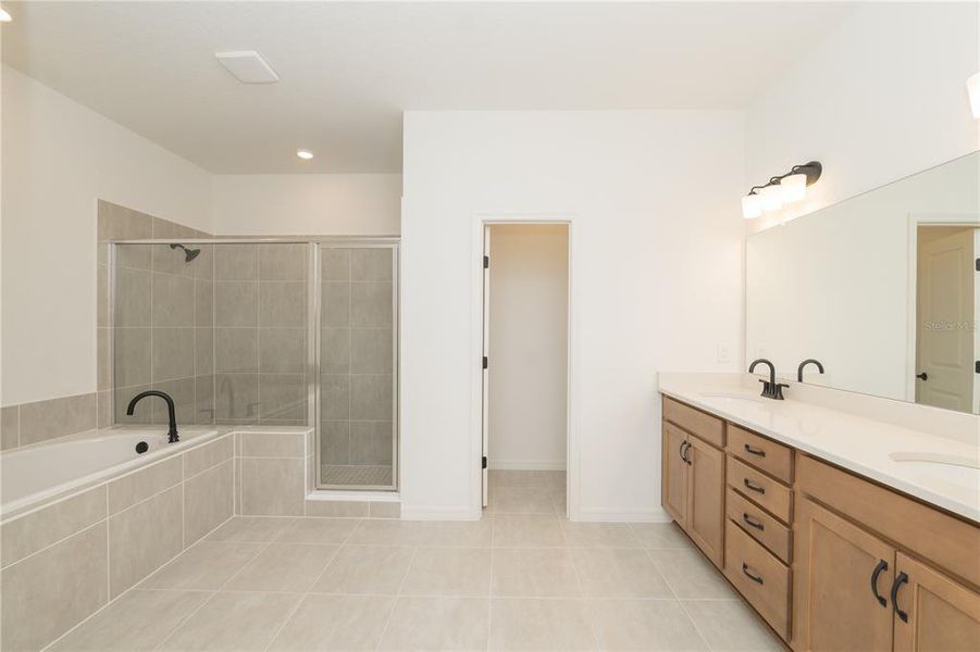 Furnished interior view inside a new home in , Bartow (Image 6).