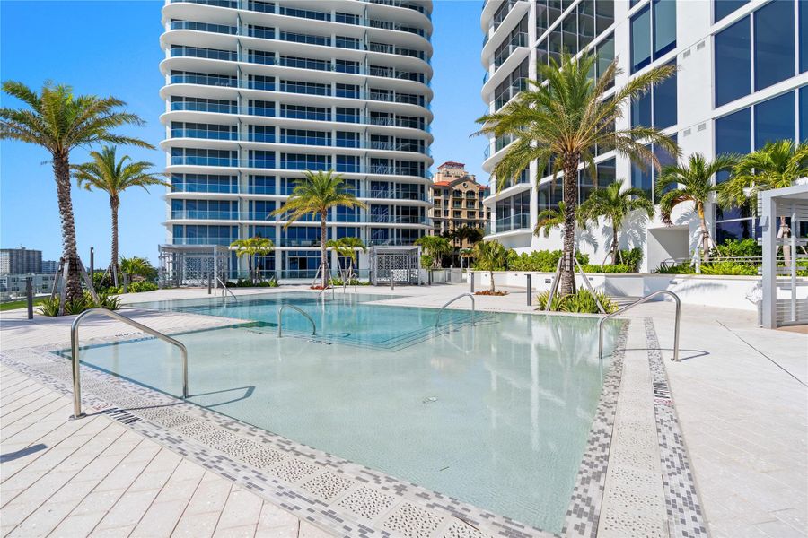 Condo located in Fort Lauderdale, FL showcasing its design and architecture (Image 36).