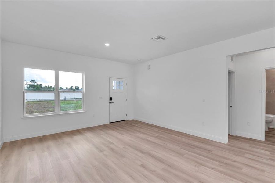 Spacious, unfurnished interior of a new home in , Ocala (Image 33).