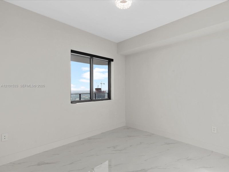 Spacious, unfurnished interior of a new home in Aria Reserve, Miami (Image 17).