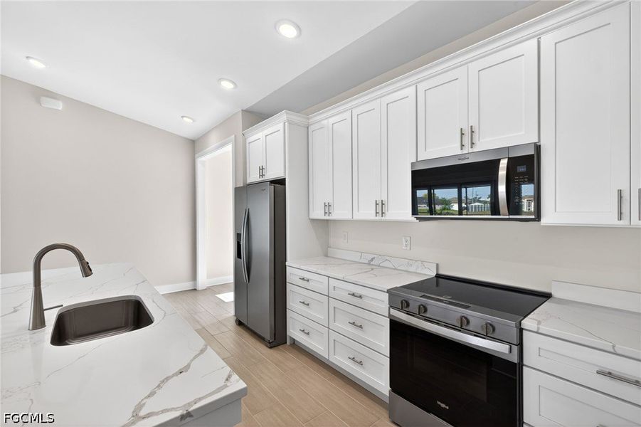 Furnished interior view inside a new home in Cape Coral, Cape Coral (Image 6).