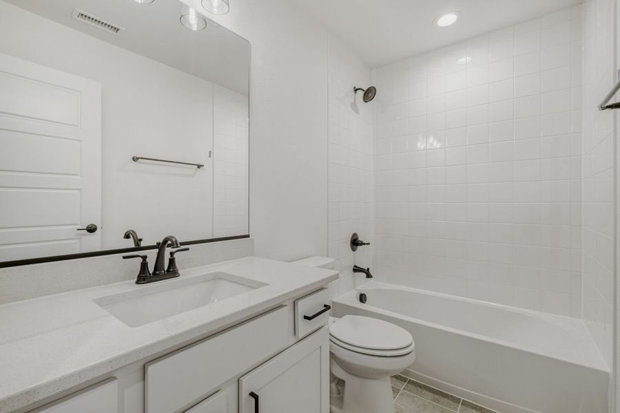 7983 Polson - Full Bathroom