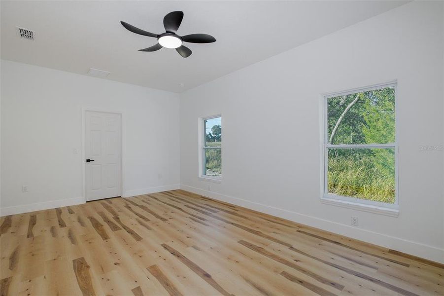 Spacious, unfurnished interior of a new home in , Weeki Wachee (Image 48).